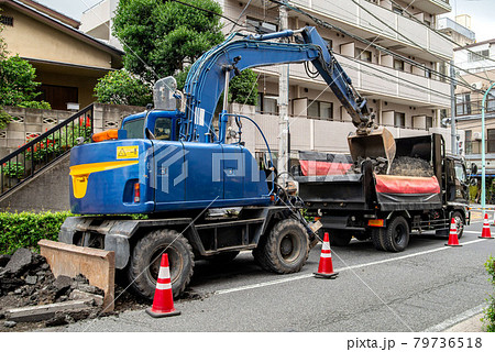 アスファルト舗装道路の改修工事 アスファルト舗装道路の改修工事 79736518
