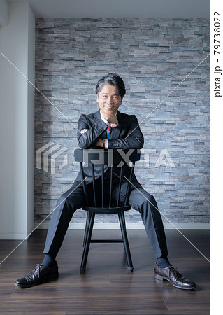 ミドルエイジの男性のポートレート ミドルエイジの男性のポートレート 79738022