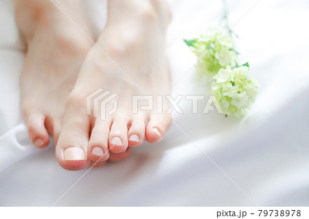 女性の足 女性の足 79738978