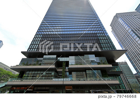 東京　大手町の都市風景　東京トーチ　常盤橋タワー 79746668