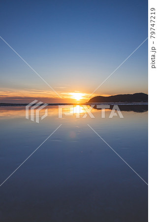 海岸のリフレクション 79747219