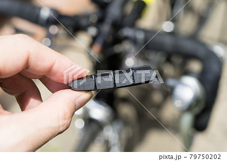 ロードバイクとブレーキシュー 79750202