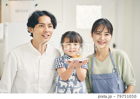 親子でお菓子づくり 親子でお菓子づくり 79751050