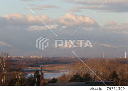 モールの湯で有名な、十勝川温泉からの日の出 79751509