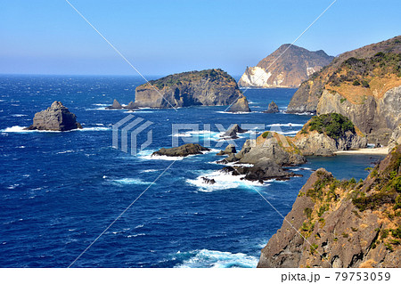 強風で大荒れの南伊豆海岸 79753059