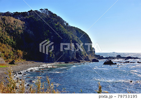 強風で大荒れの南伊豆海岸 強風で大荒れの南伊豆海岸 79753195