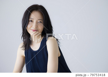 女性　ビューティー　ヘアケア　 79753418