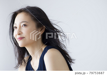 女性　ビューティー　ヘアケア　 79753687