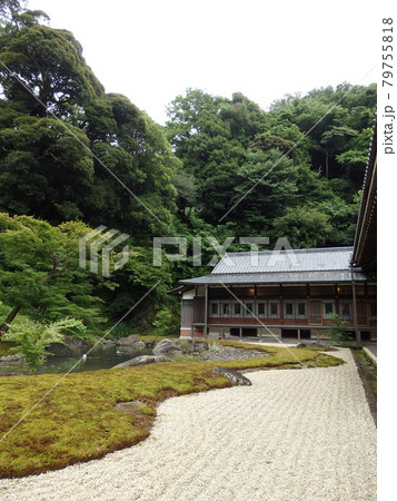 寺社仏閣の庭園 79755818