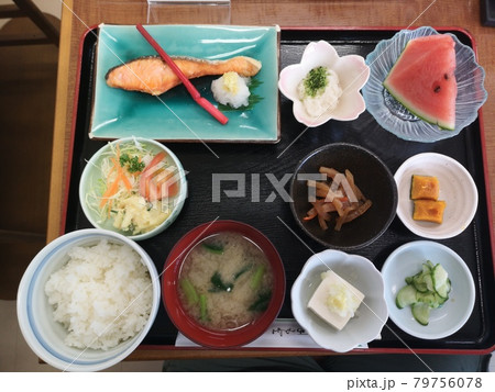 ランチの焼き魚定食 79756078