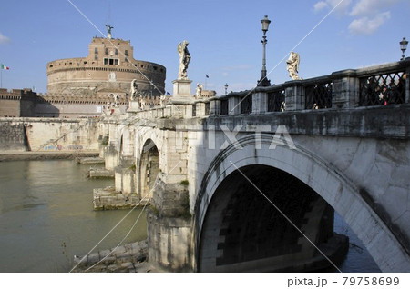 イタリア、ローマ、サンタンジェロ城、ハドリアヌス帝の廟、サンタンジェロ橋、テヴェレ川 イタリア、ローマ、サンタンジェロ城、ハドリアヌス帝の廟、サンタンジェロ橋、テヴェレ川 79758699