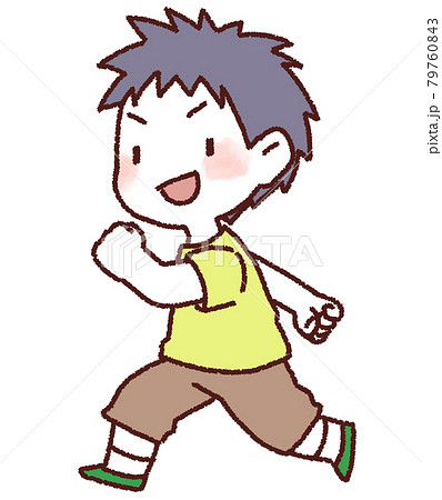 子供が元気に走っている様子 79760843