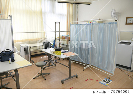 学校の保健室 79764005