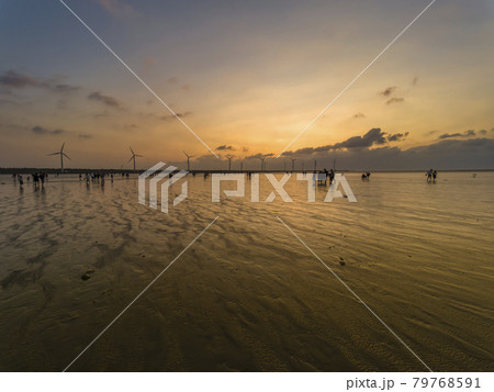 台湾・台中市 夕方の高美湿地 Gaomei Wetlands, Taichung, Taiwan 79768591