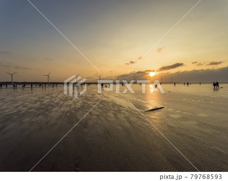 台湾・台中市 夕方の高美湿地 Gaomei Wetlands, Taichung, Taiwan 79768593