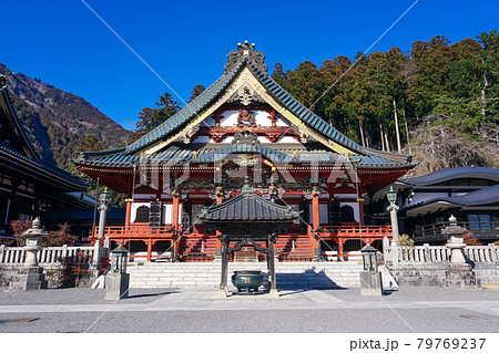 身延山久遠寺（山梨県）の棲神閣祖師堂 79769237