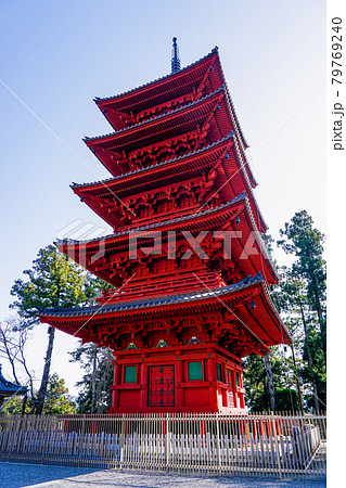 身延山久遠寺（山梨県）の五重塔 79769240