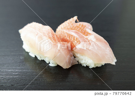 美味しい金目鯛の握り鮨 美味しい金目鯛の握り鮨 79770642