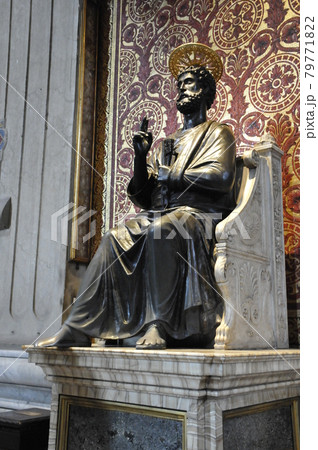 バチカン市国、サンピエトロ大聖堂、聖ペテロ像の写真素材 [79771822