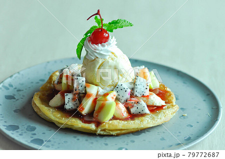 naan or roti, deep fried naan with fruit and ice cream naan or roti, deep fried naan with fruit and ice cream 79772687