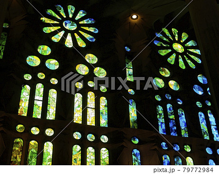 スペイン バルセロナ サグラダ・ファミリア 内部 ステンドグラス Sagrada Família 79772984