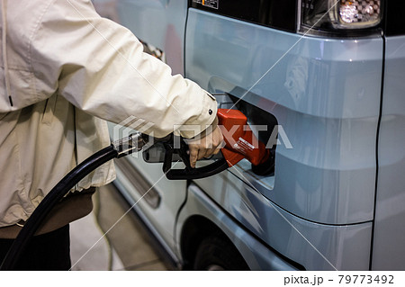 ガソリン給油 ガソリン給油 79773492