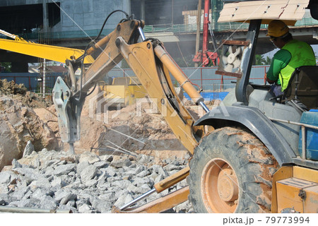 JOHOR, MALAYSIA -JUNE 26, 2016: Concrete hacking machine used to crush waste concrete to small pieces at the construction site in Malaysia. 79773994