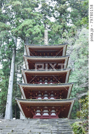 晩秋の室生寺 79780158