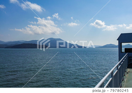 岡山県・香川県/ 新岡山港・小豆島行きのフェリーからみる小豆島遠景 79780245