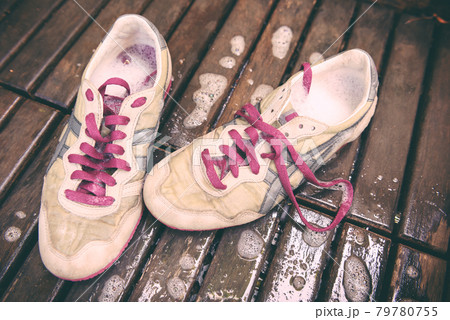 washing dirty sneakers 79780755