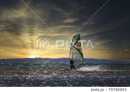 【夕日に向かって走るウィンドサーフィン 空合成】 【夕日に向かって走るウィンドサーフィン 空合成】 79780893