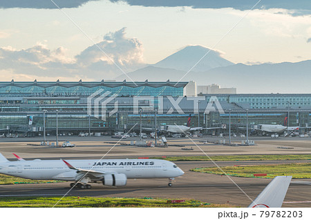 空港 飛行機 羽田空港 離陸 午後 夕暮れ 夜 航空会社 エンジン ブレーキ 第1ターミナル 富士山 空港 飛行機 羽田空港 離陸 午後 夕暮れ 夜 航空会社 エンジン ブレーキ 第1ターミナル 富士山 79782203