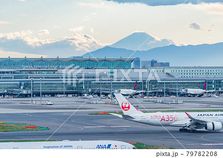 空港 飛行機 羽田空港 離陸 午後 夕暮れ 夜 航空会社 エンジン ブレーキ 第1ターミナル 富士山 空港 飛行機 羽田空港 離陸 午後 夕暮れ 夜 航空会社 エンジン ブレーキ 第1ターミナル 富士山 79782208