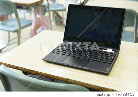 GIGAスクール構想で導入された1人1台端末 79783415