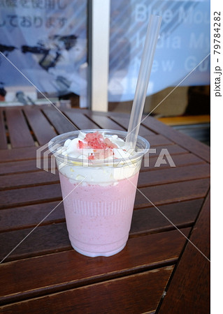 いちごシェイク いちごシェイク 79784282