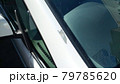 車の傷から塗装が剥がれてきている 79785620