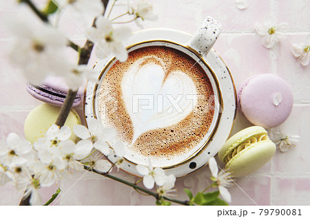 Coffee with a heart-shaped pattern and sweet macaroons desserts 79790081