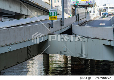 東京都　中央区　呉服橋　八重洲　夏　午前　昼　観光　旅行　オフィス街　サラリーマン　江戸橋 79790652