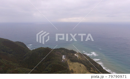 日向灘〜ドローンで撮影(都井岬/宮崎県) 日向灘〜ドローンで撮影(都井岬/宮崎県) 79790971