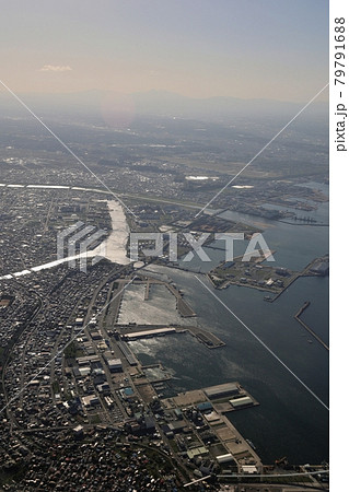 八戸市舘鼻岸壁を上空から観る 八戸市舘鼻岸壁を上空から観る 79791688