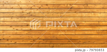 木目のある黄茶色の横長の木塀の背景画像 79793653