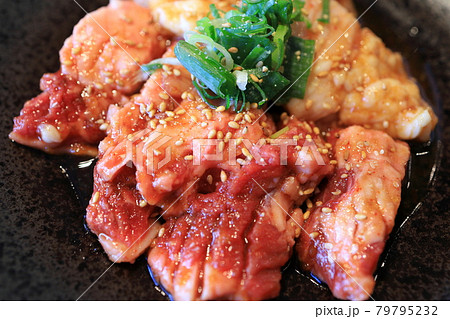 中落ちカルビ・テッチャン盛り合わせ定食 79795232