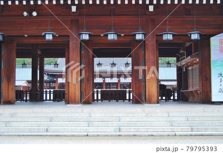 橿原神宮の外拝殿から見た内拝殿の風景 79795393