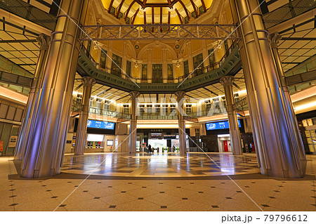 東京駅　丸の内南口改札 79796612