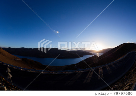 Yamdrok lake in tibet china Yamdrok lake in tibet china 79797680