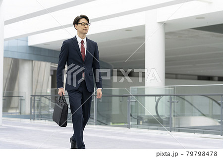 30代のビジネスマン　ポートレート 79798478