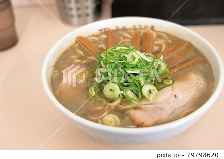 青森県の激ニボラーメン 79798620
