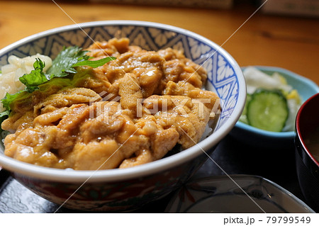 青森県六ケ所村泊地区のうに丼 青森県六ケ所村泊地区のうに丼 79799549