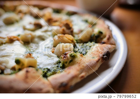 ホタテ養殖地で食べるほたてピザ ホタテ養殖地で食べるほたてピザ 79799652