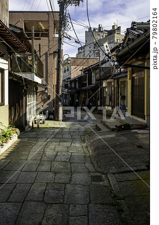 美保関　青石畳通り　島根県松江市 79802164